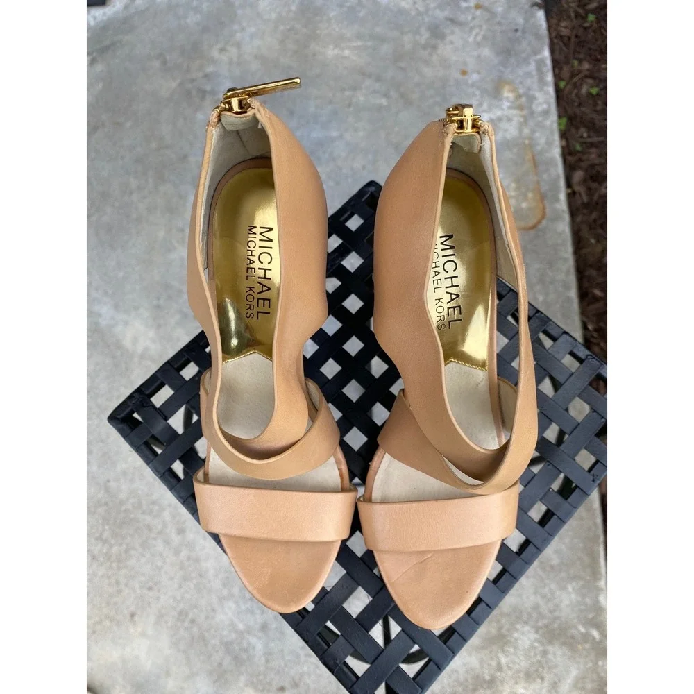 Michael Kors Platform Sandals Women 7.5 Nude Tan  Leather Cross Strap Zip